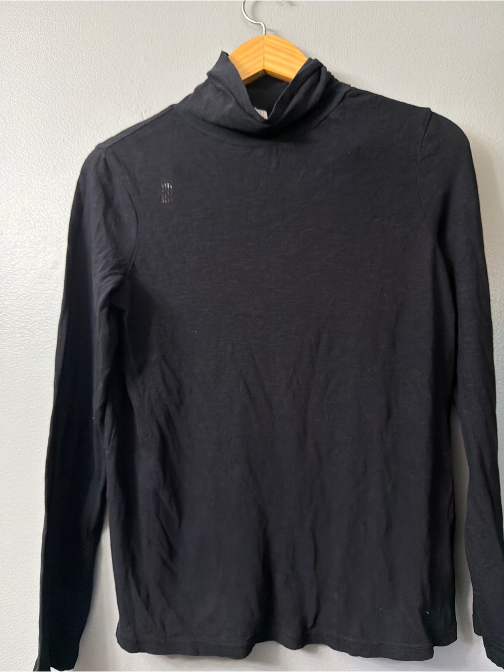Pact Black organic cotton lightweight turtleneck top medium